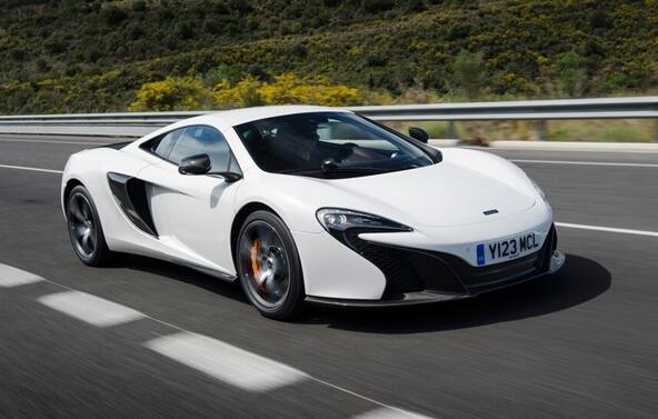 男子駕租來的300萬邁凱倫超跑撞墻！結(jié)果又被貨車撞報廢