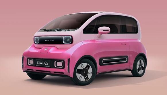 1769元！寶駿KiWi EV“豬小八”萌寵版車貼發(fā)布：包安裝再加1850元