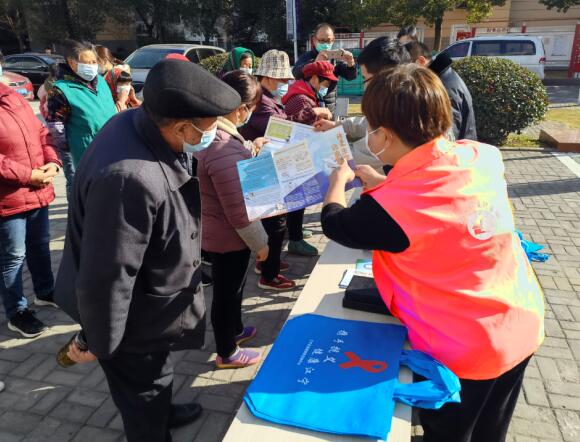 新銅社區(qū)：增強(qiáng)防艾意識 普及法律知識