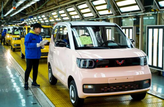 下線即查驗(yàn) 全國(guó)首個(gè)私家車(chē)新車(chē)免查驗(yàn)點(diǎn)落戶(hù)上汽通用五菱