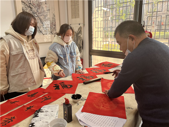 銀礦地質(zhì)社區(qū)開展垃圾分類知識培訓工作