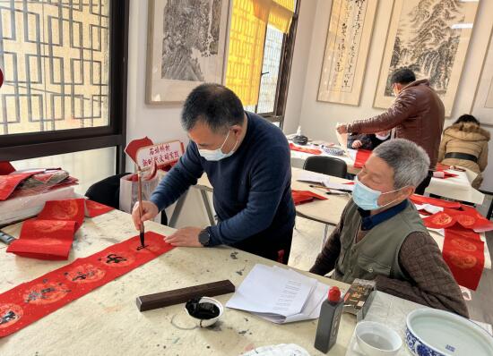 石埠橋社區(qū)：開展“迎新春 慶虎年”寫福字、送春聯(lián)活動
