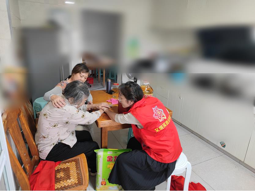 我們的節(jié)日|拳拳敬老心 新林社區(qū)開展重陽(yáng)慰問(wèn)